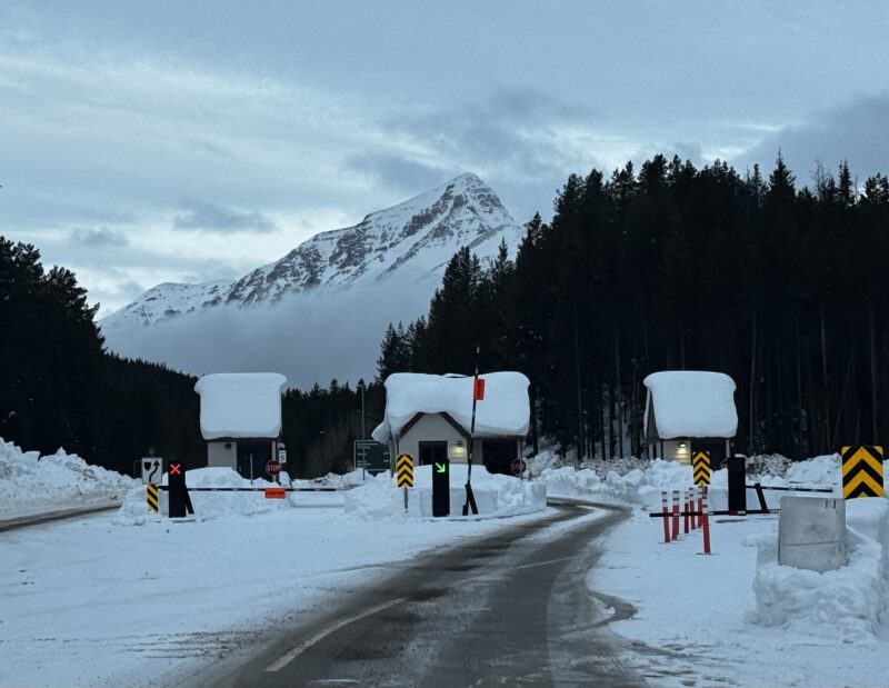 Entrance to the Icefields Parkway, Lake Louise to Jasper. Image Image © PlanetSKI